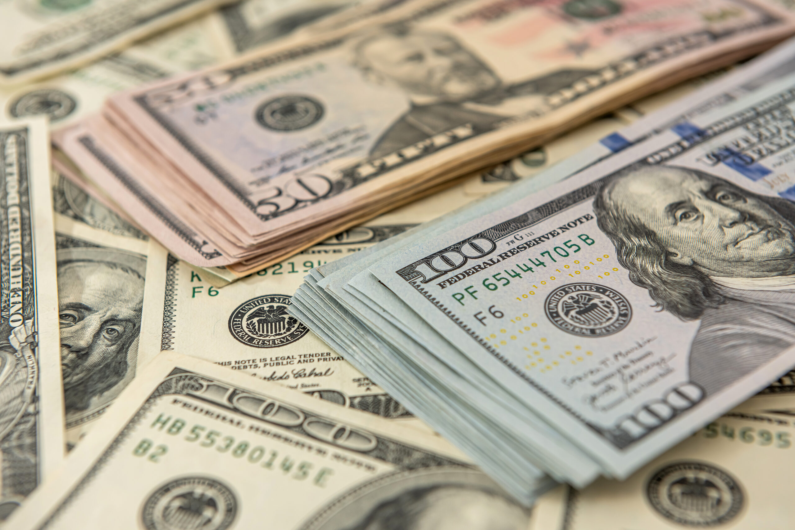 Dollar Rally Extends as Higher-for-Longer Fed Expectations Take Hold